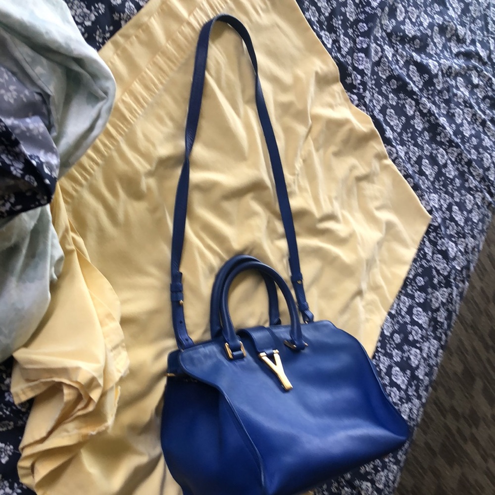Ysl Cabas, very good condition except two on the bottom inside pls check photos. - Picture 11 of 11